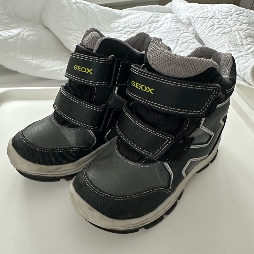 GEOX Toddler Snow Boots - LIKE NEW - Toddler Size 9